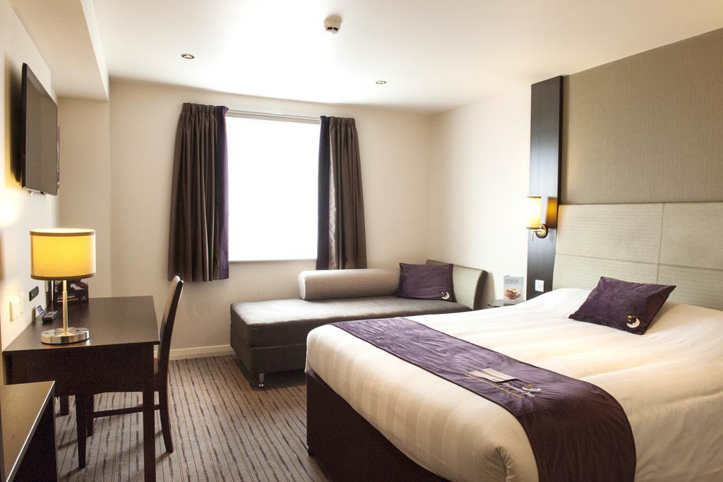 Premier Inn Aberdeen City Centre ภายนอก รูปภาพ