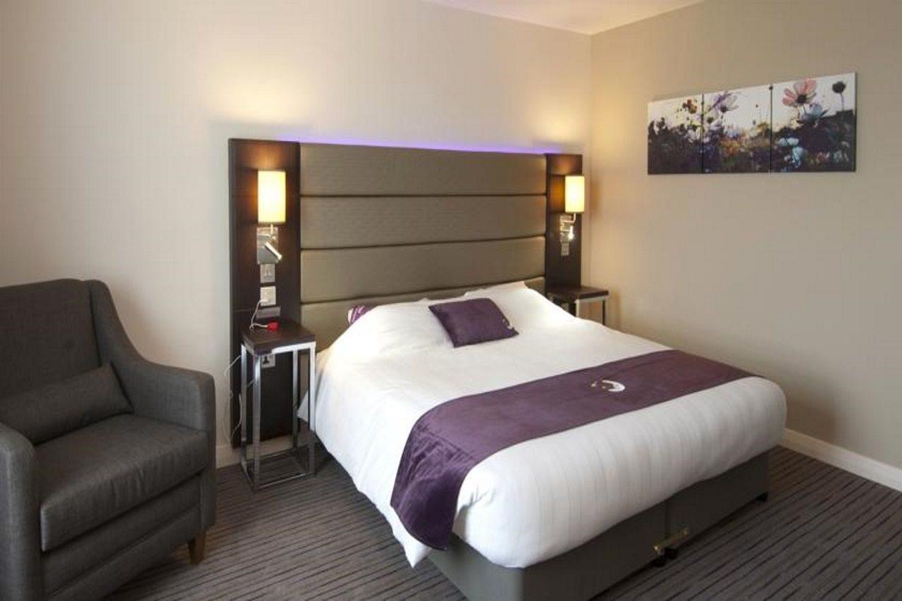 Premier Inn Aberdeen City Centre ภายนอก รูปภาพ