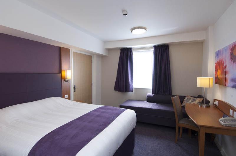 Premier Inn Aberdeen City Centre ภายนอก รูปภาพ